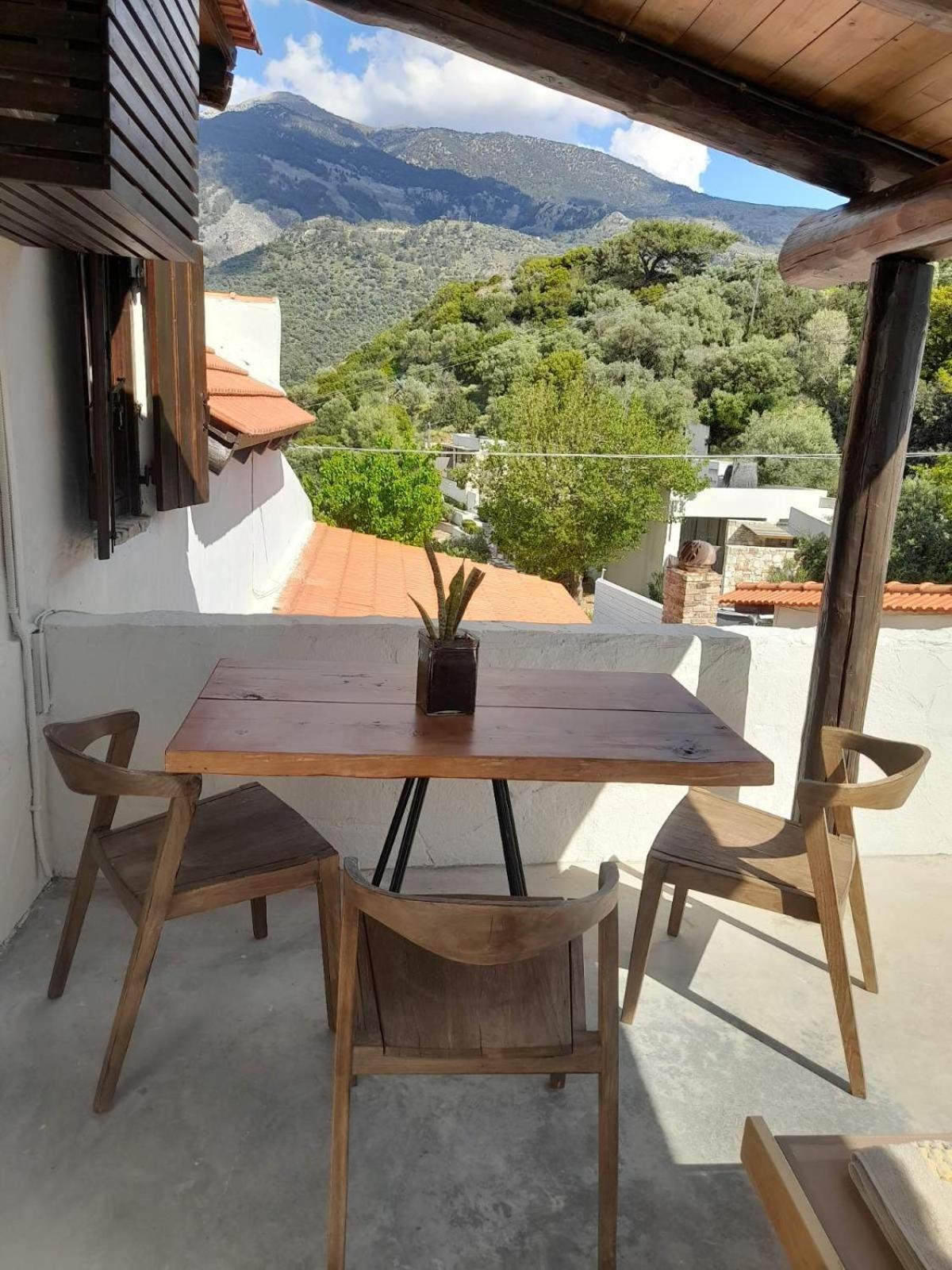 Monastery Estate Guesthouse スーギア エクステリア 写真