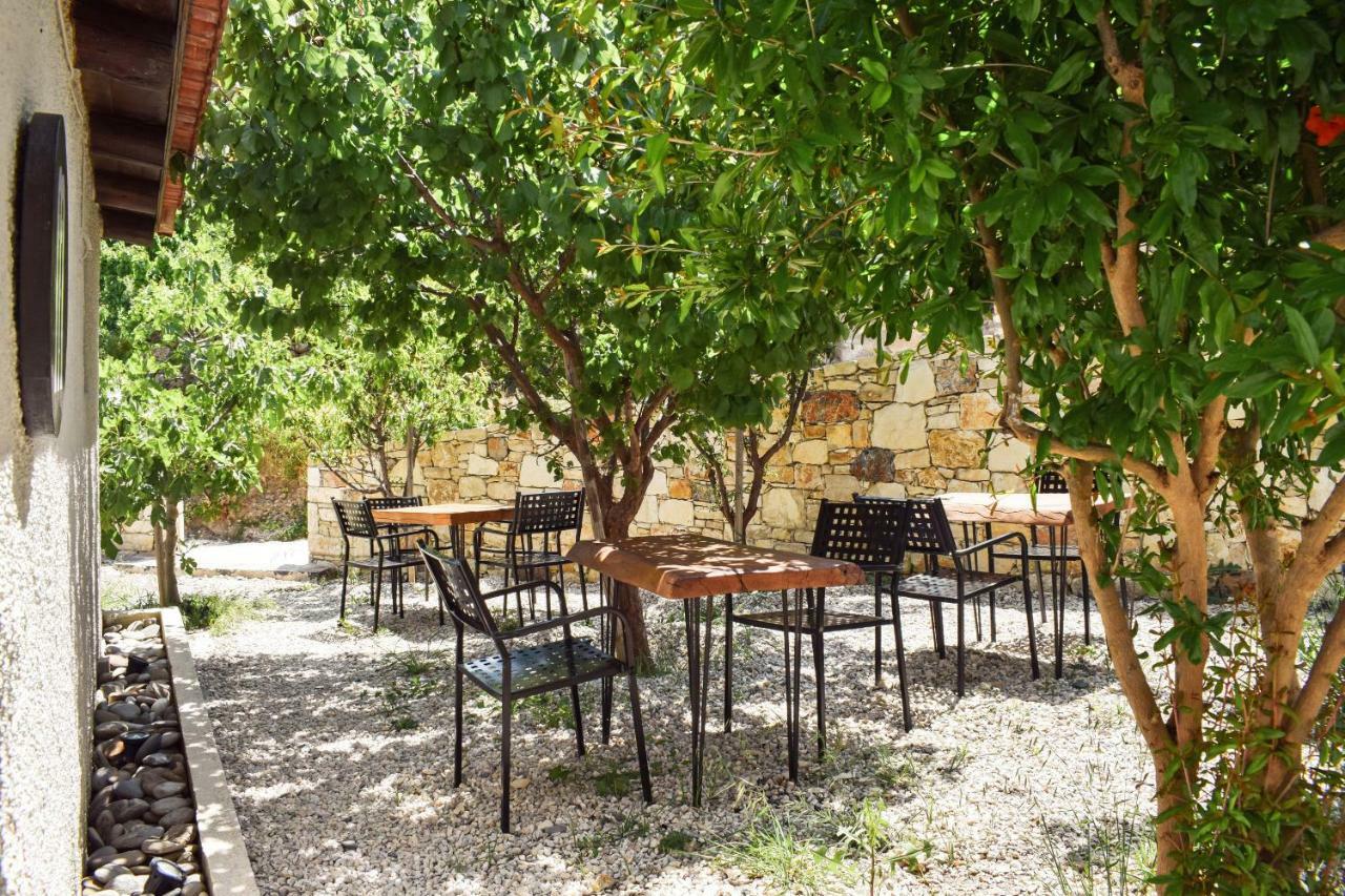 Monastery Estate Guesthouse スーギア エクステリア 写真